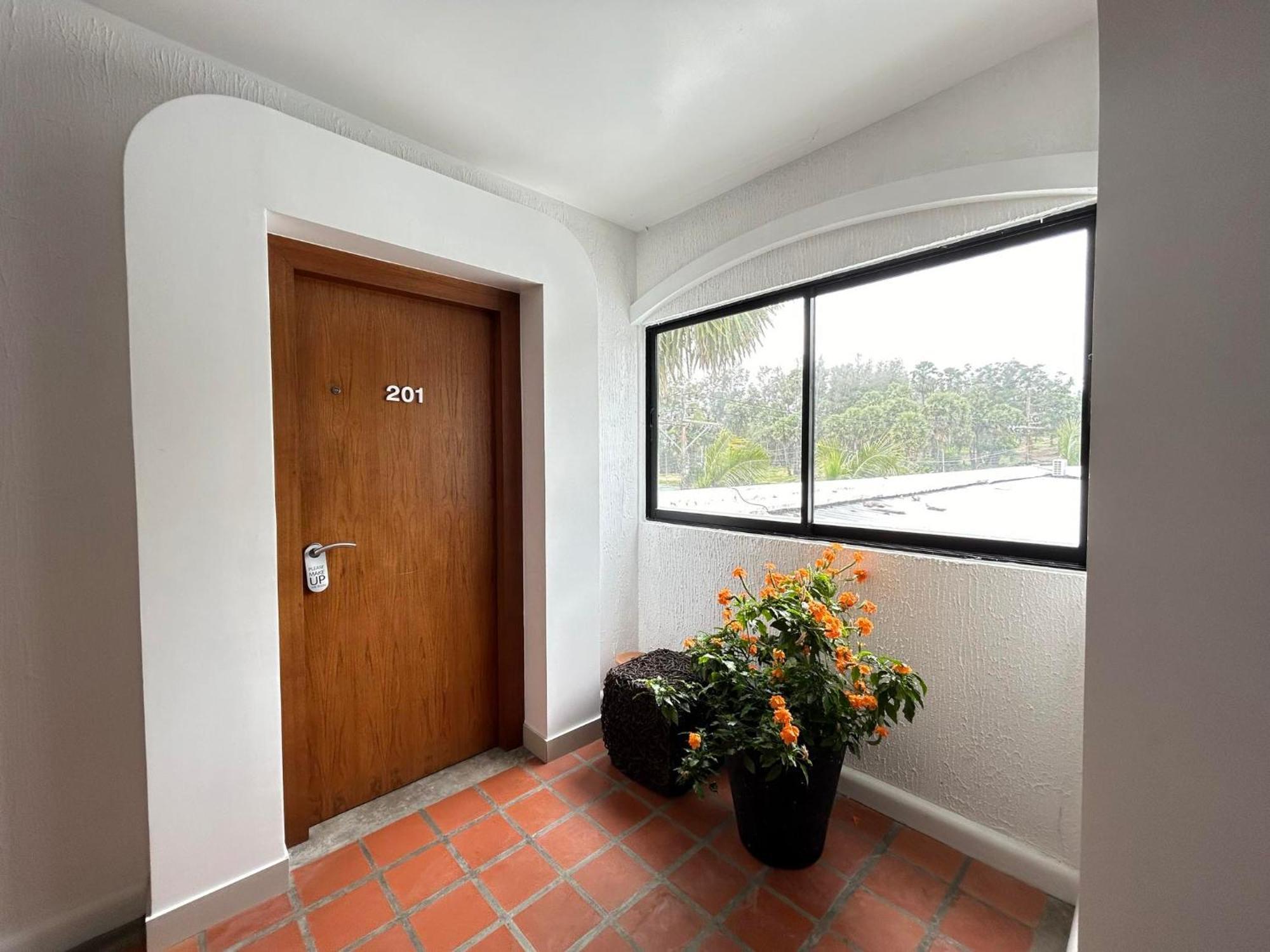 Benyada Lodge - Surin Beach Bagian luar foto