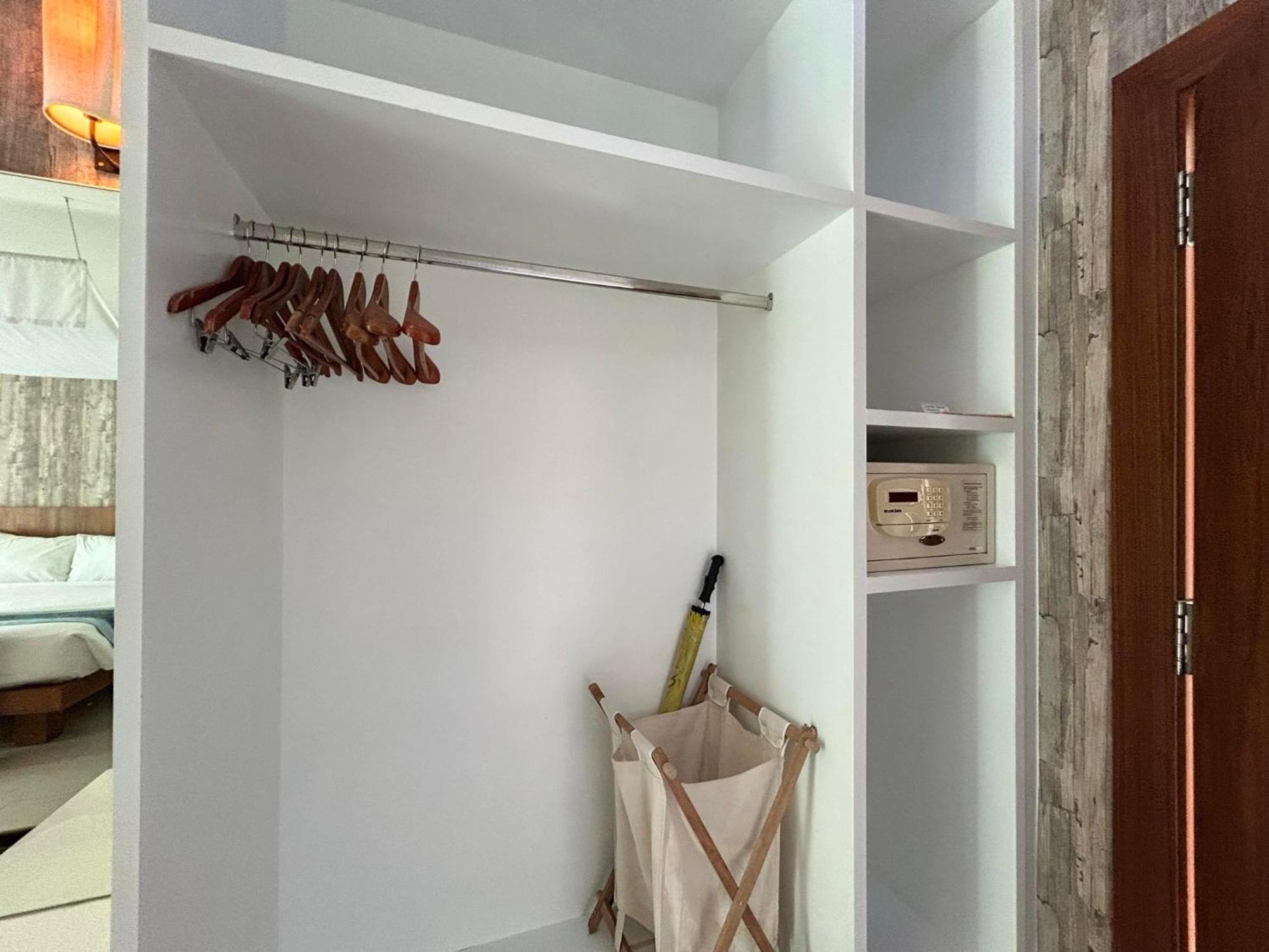 Benyada Lodge - Surin Beach Bagian luar foto