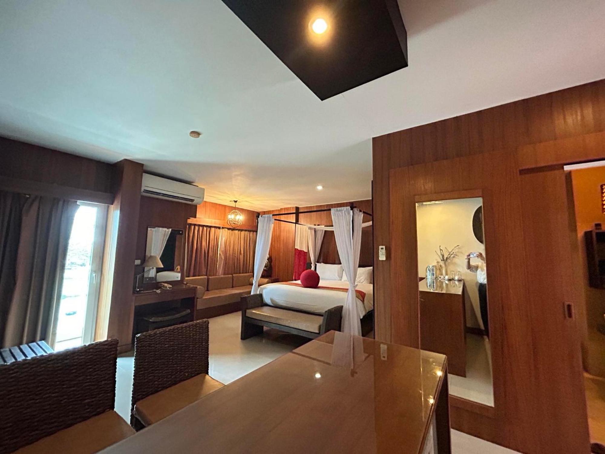 Benyada Lodge - Surin Beach Bagian luar foto
